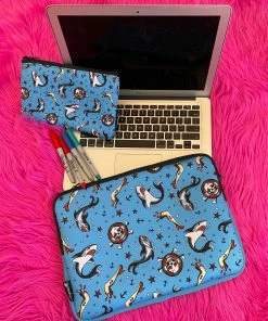 SOURPUSS SHARK BITE ZIP POUCH -BEETLEJUICE Shop IMG 0772 aeec6b43 e7c0 45cc a973 77936dd7a5f2